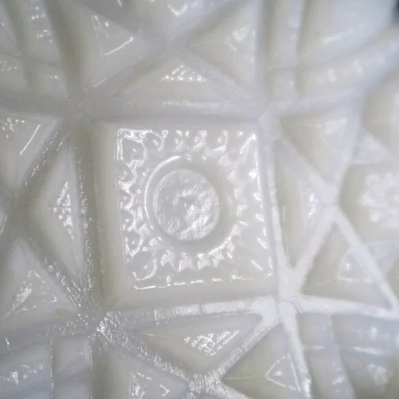 McKee Toltec Milk Glass 7" 3-Toed Footed Bowl Vintage Decorative Tableware - Picture 5 of 5